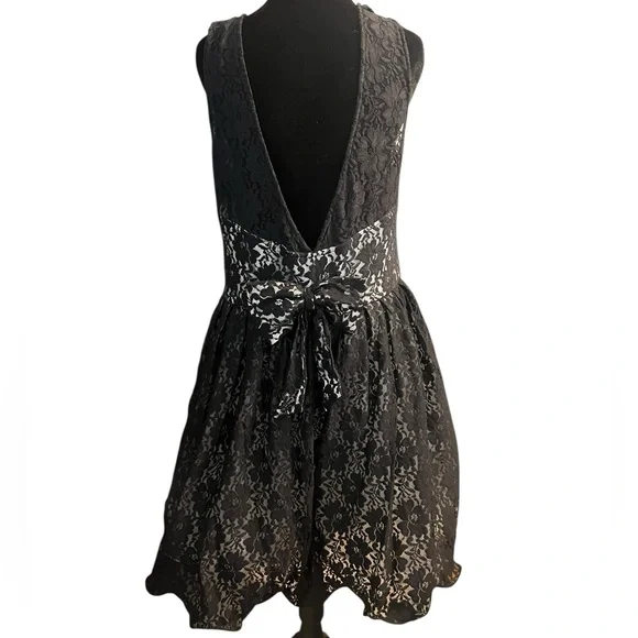 Women's Chi Chi London Black & White Lace Mini Dress Plus Size 18 - Picture 3 of 13